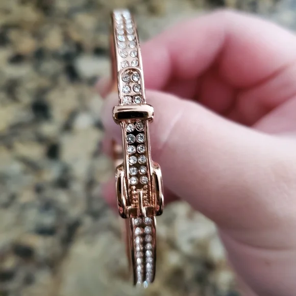 Rose gold crystal buckle bracelet - Picture 5 of 5